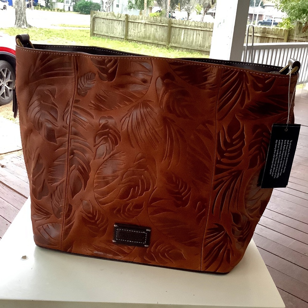 Tignanello Palm Embossed Vintage Leather RFID Hobo Bag Nwt